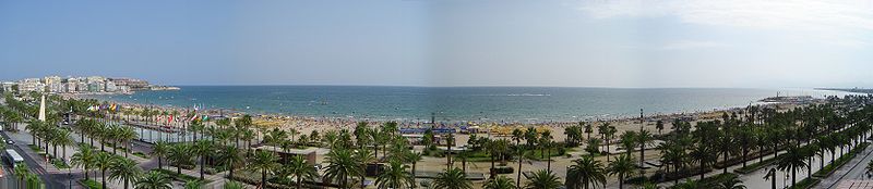 Playa de Levante de Salou Flickr Creative Commons by Machin